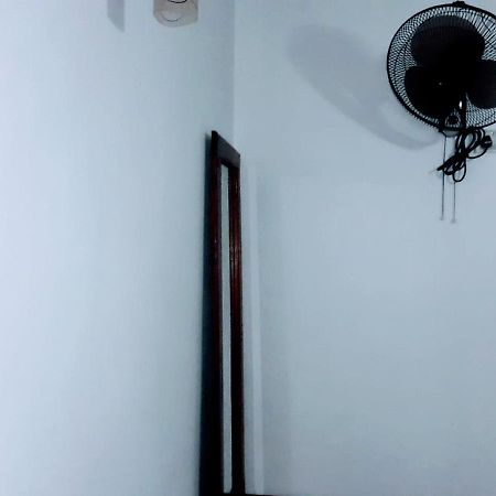 Black And White Kandy Guest House 02 Deiyannewela Extérieur photo