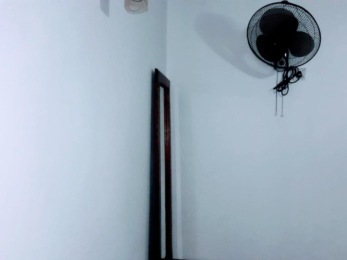 Black And White Kandy Guest House 02 Deiyannewela Extérieur photo