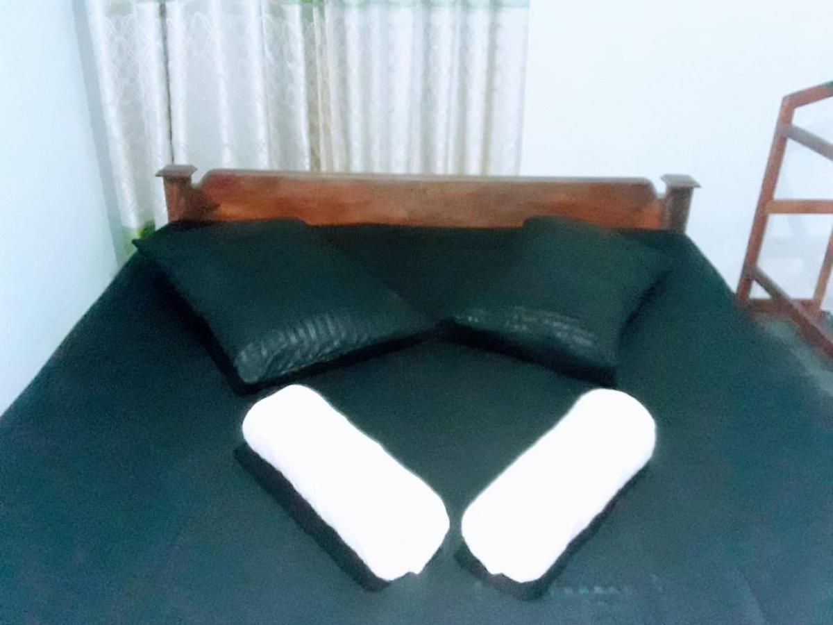 Black And White Kandy Guest House 02 Deiyannewela Extérieur photo