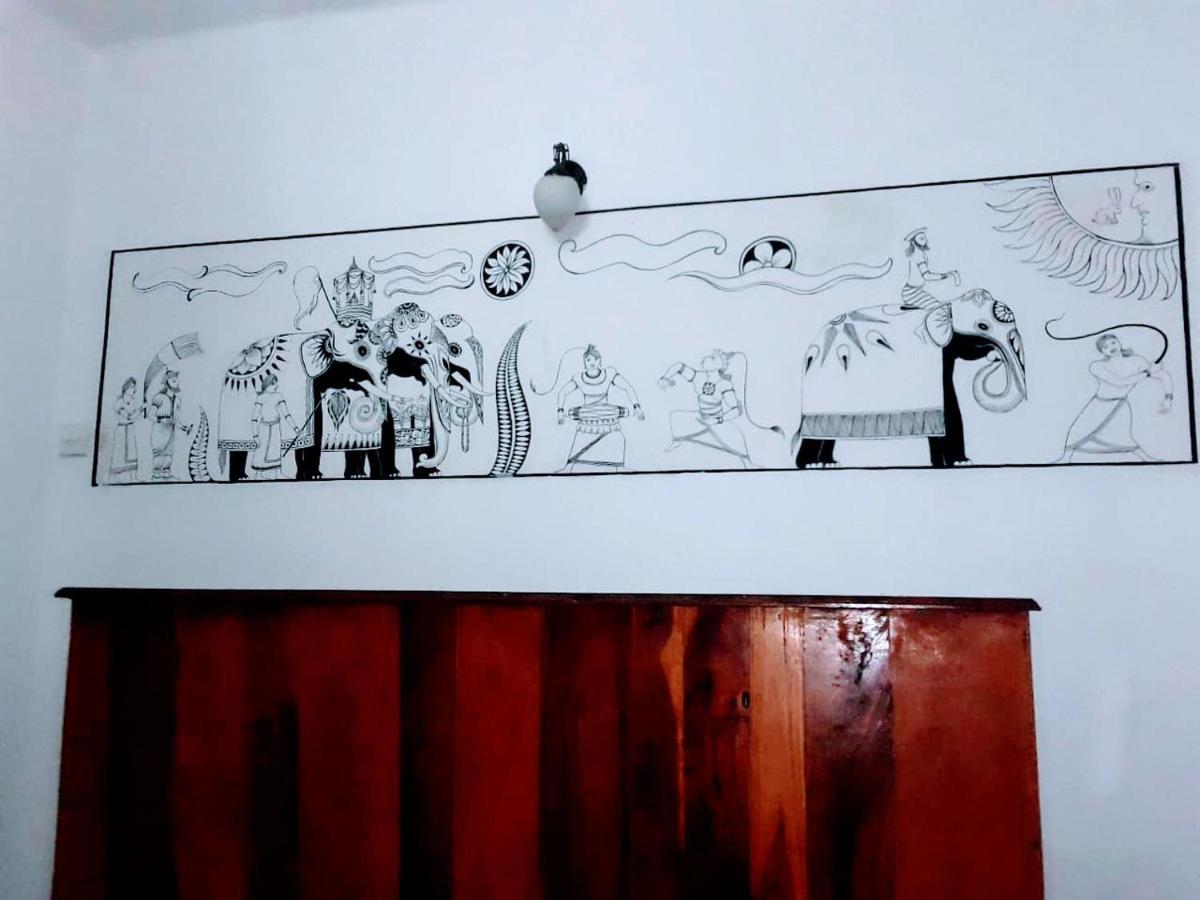Black And White Kandy Guest House 02 Deiyannewela Extérieur photo