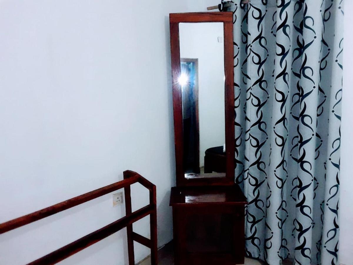 Black And White Kandy Guest House 02 Deiyannewela Extérieur photo