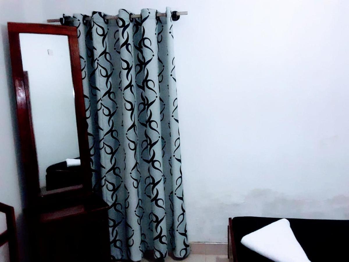 Black And White Kandy Guest House 02 Deiyannewela Extérieur photo