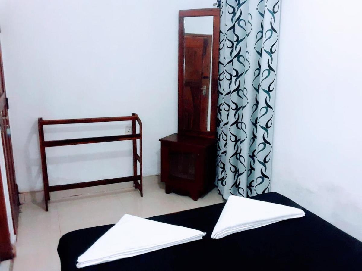 Black And White Kandy Guest House 02 Deiyannewela Extérieur photo