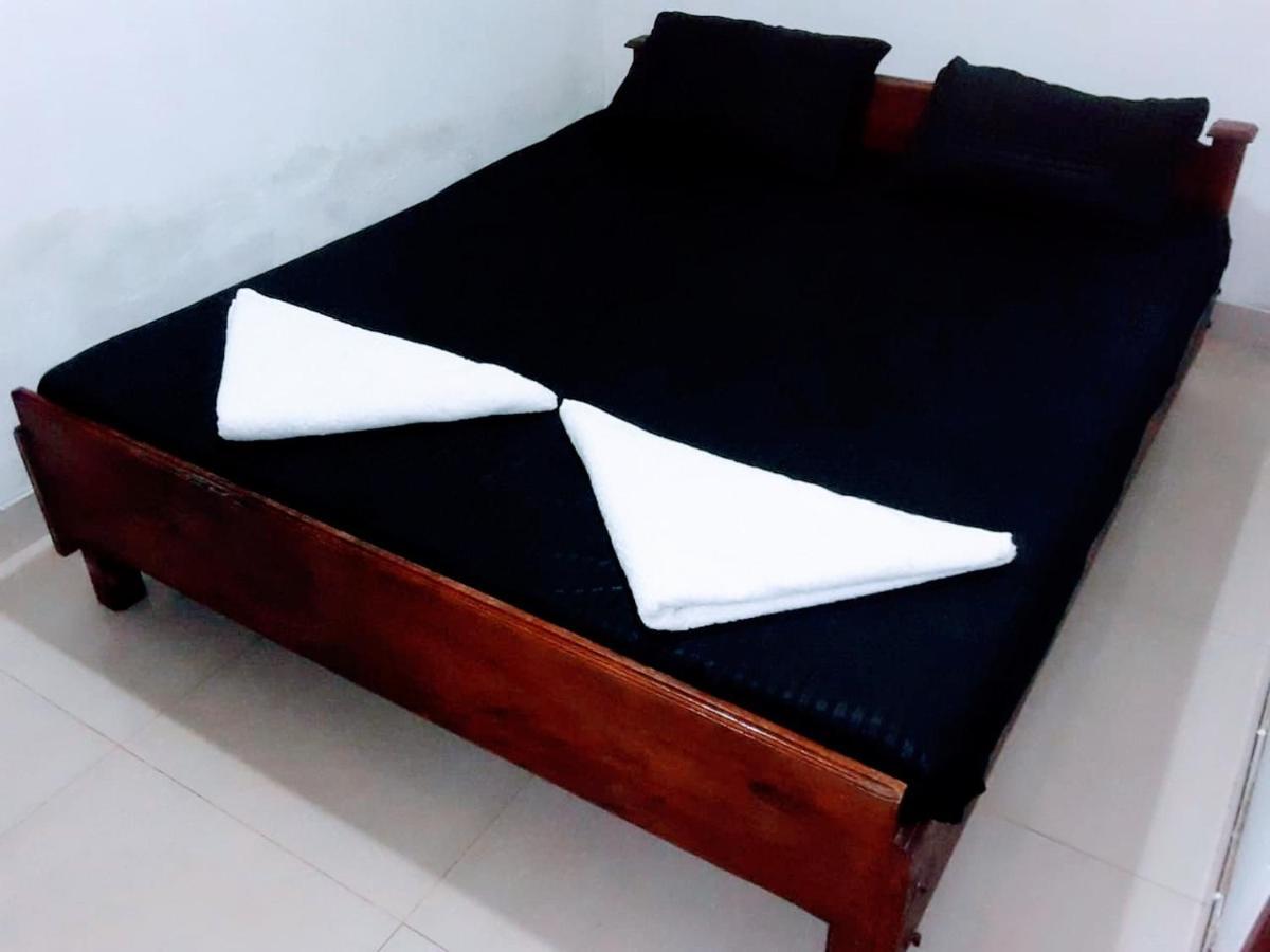 Black And White Kandy Guest House 02 Deiyannewela Extérieur photo
