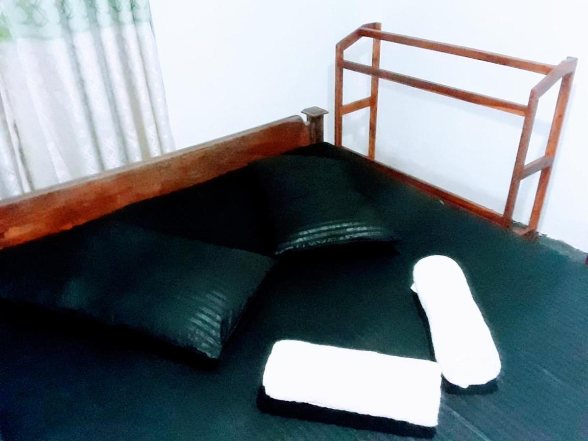 Black And White Kandy Guest House 02 Deiyannewela Extérieur photo