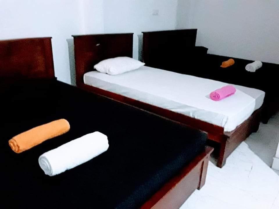 Black And White Kandy Guest House 02 Deiyannewela Extérieur photo