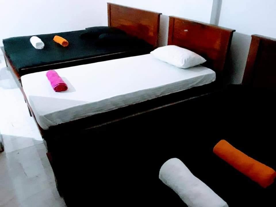 Black And White Kandy Guest House 02 Deiyannewela Extérieur photo
